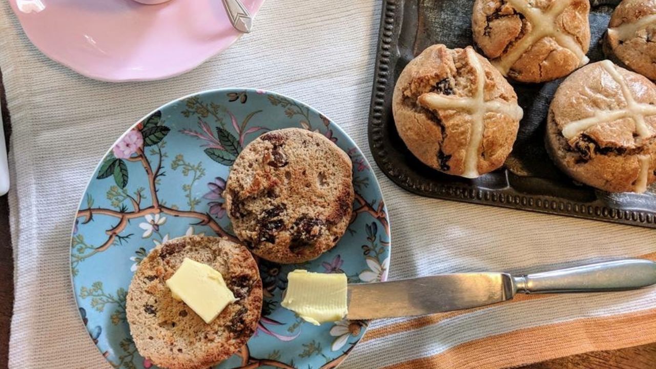 Primal Alternatives // Hot Cross Buns