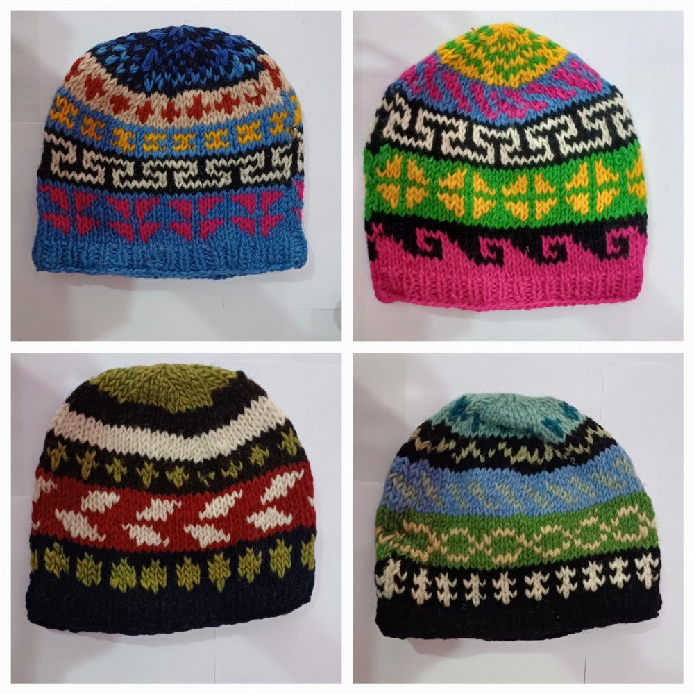 Scarves/woollen hats.- Rawat